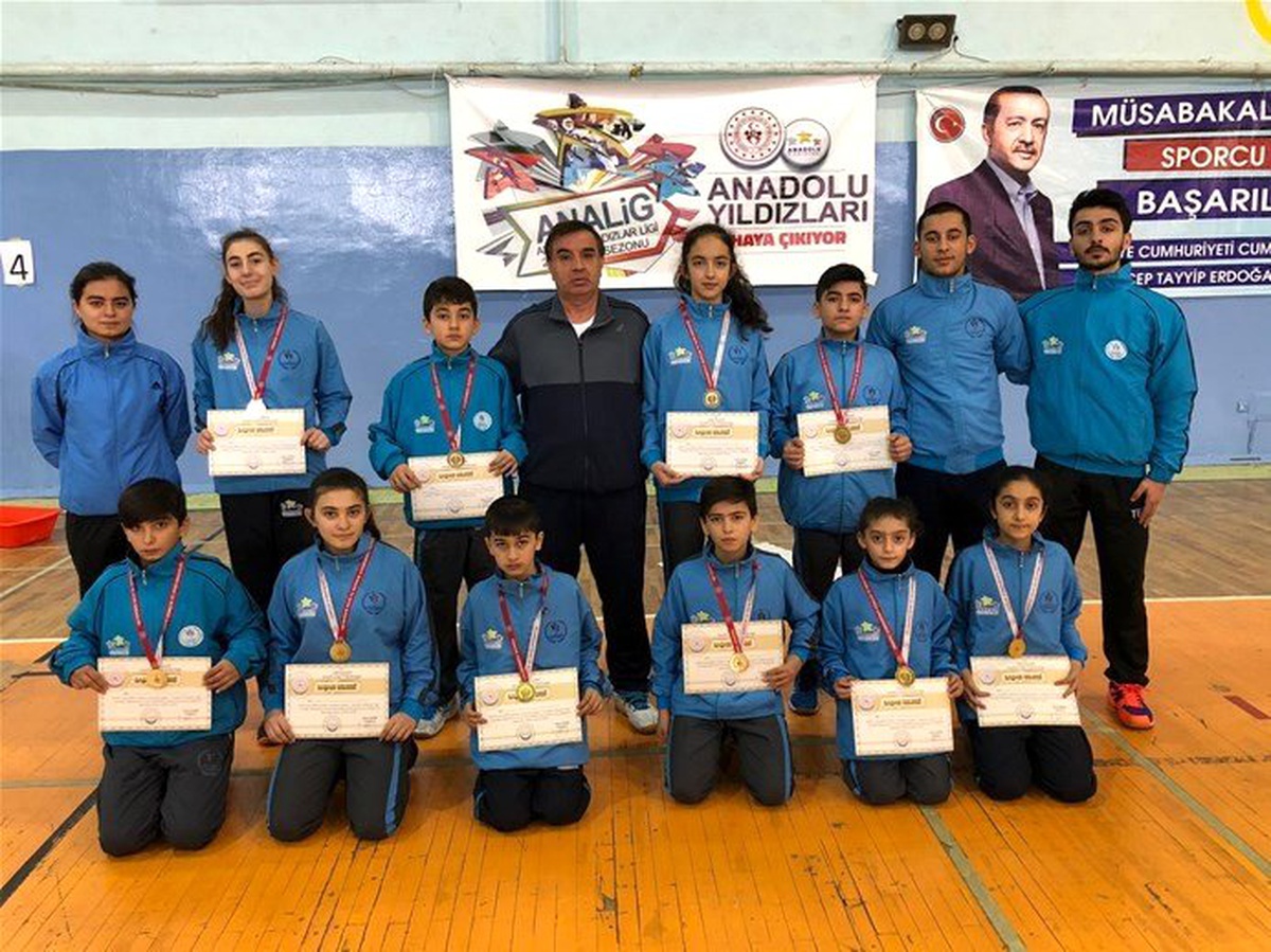 Badmintonda Malatya kız ve erkek takımları birinci oldu