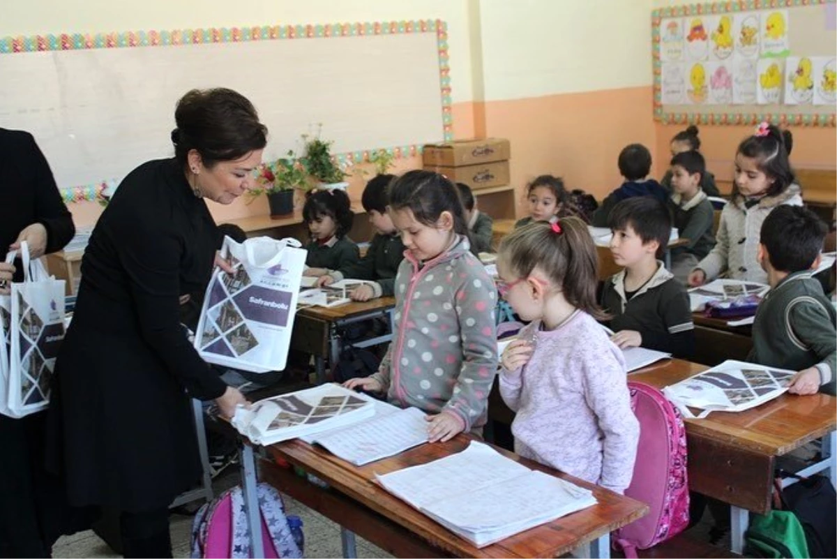 Başkan Köse öğrencilere kitap hediye etti