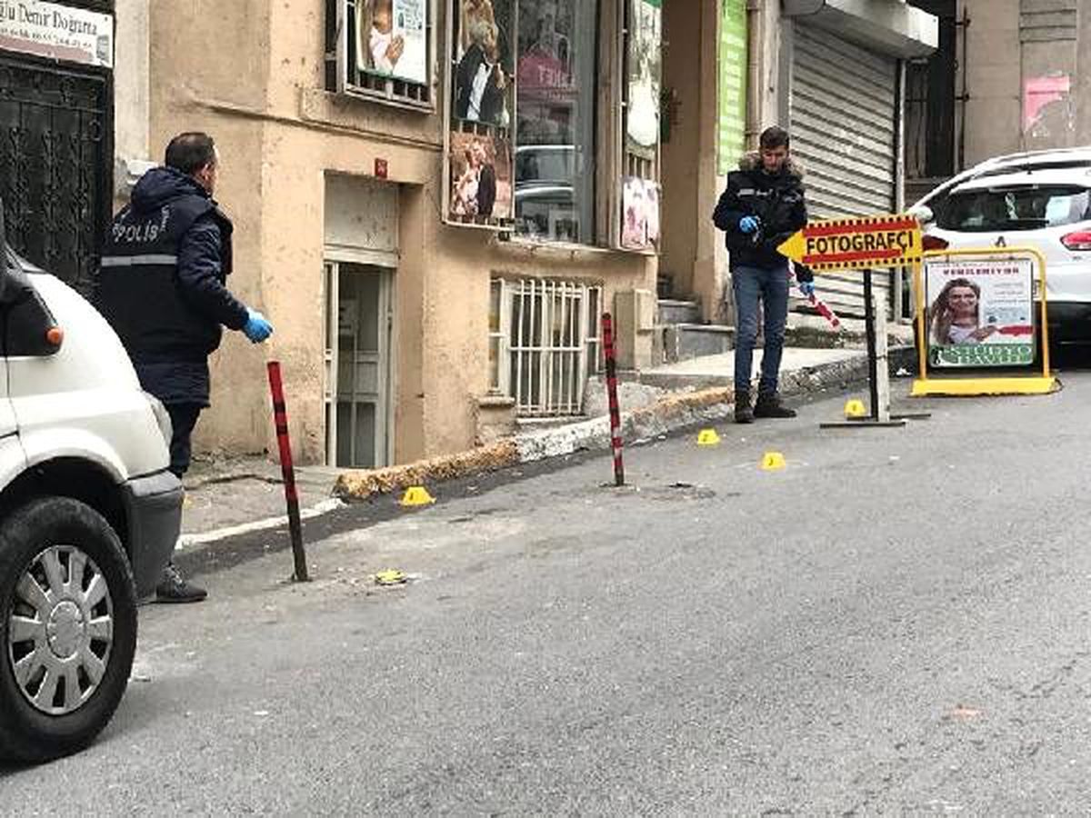 Beyoğlu\'ndaki HDP binası önünde hareketli dakikalar