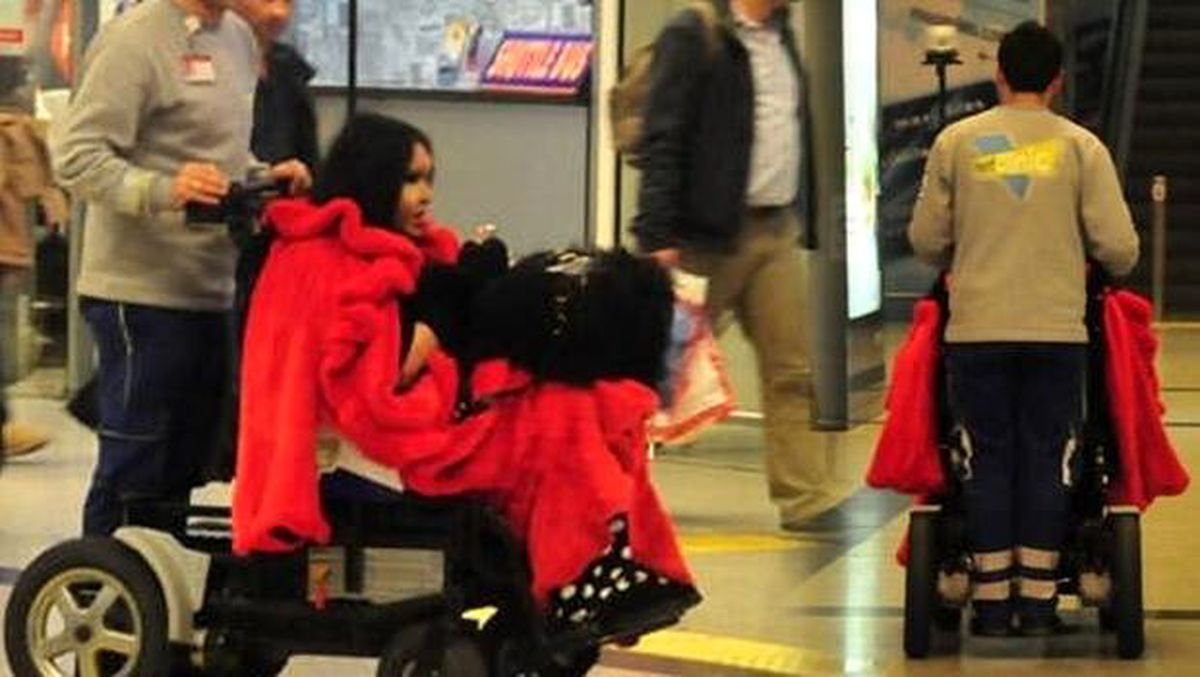 Bülent Ersoy uçağı kaçırınca havalimanında ortalık karıştı!