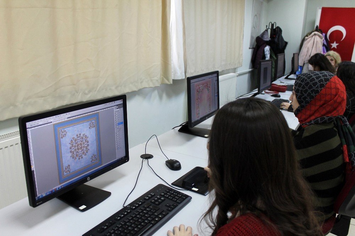 BUÜ Teknik Bilimler MYO moda tasarımcısı yetiştiriyor