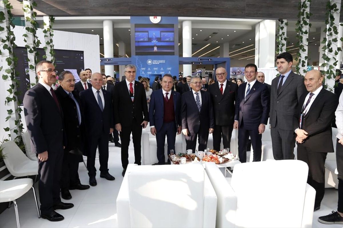 Büyükkılıç\'tan belediye başkanlarına pastırma ikramı