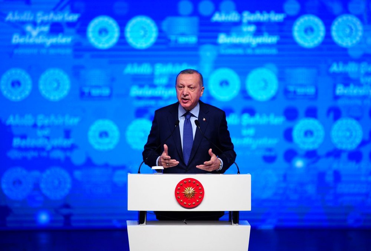 "Çağın ötesine geçemeyen toplumlar cazibelerini yitirmeye mahkumdur"