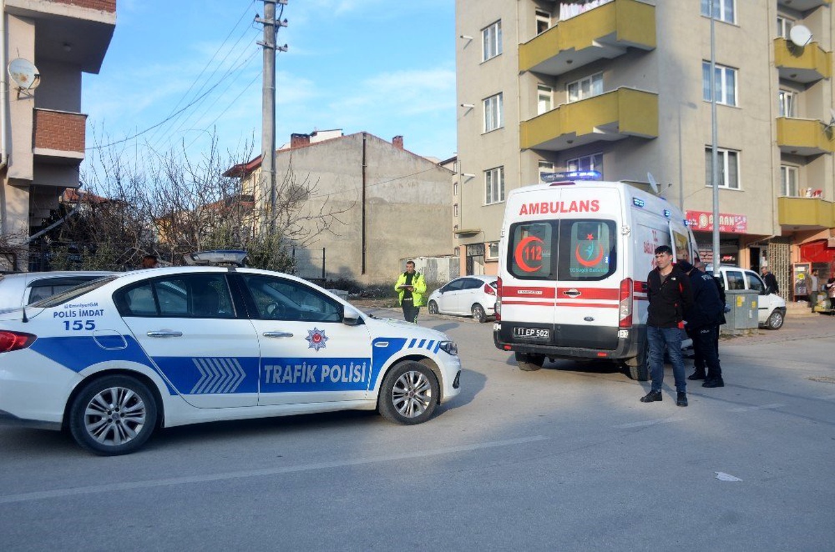 Cami çıkışı 76 yaşındaki yaşlı adama araç çarptı