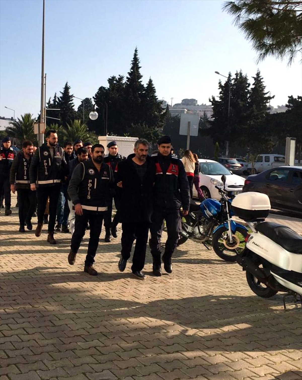 Çeşme\'de teknenin batmasıyla ilgili gözaltına alınan 6 şüpheli adliyeye sevk edildi