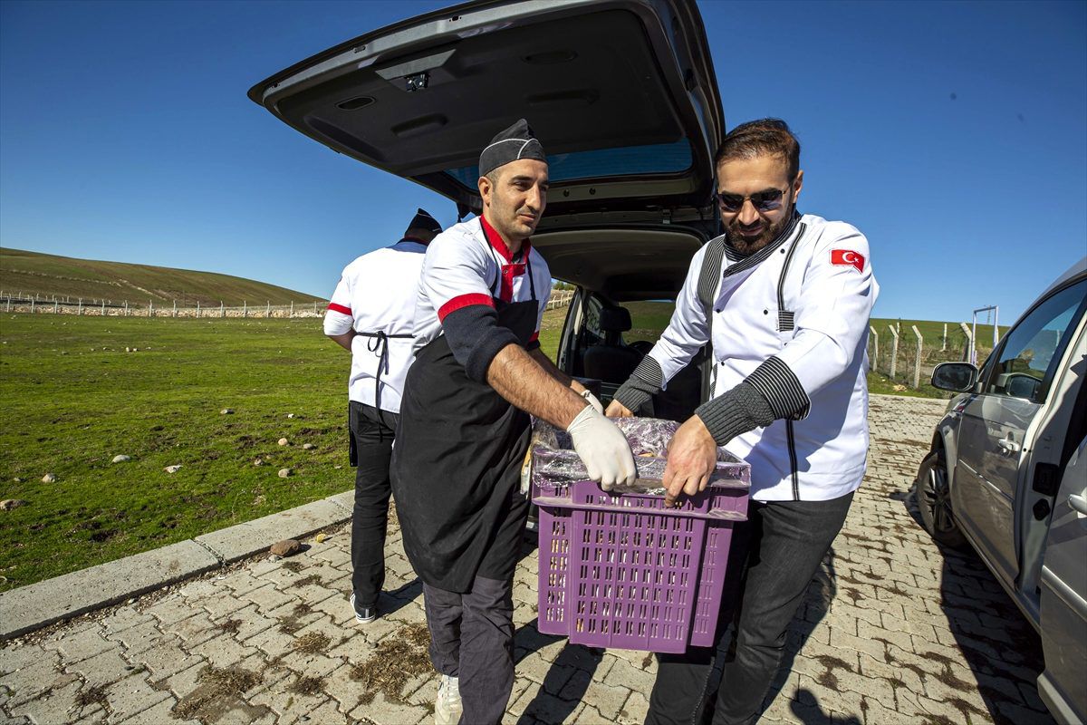 Diyarbakır\'da öğrencilerin karne hediyesi kadayıf oldu