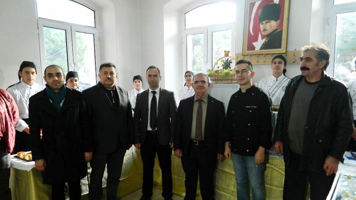 Erdekli öğrencilerden "Yiyecek Ürünleri" sunum sergisi