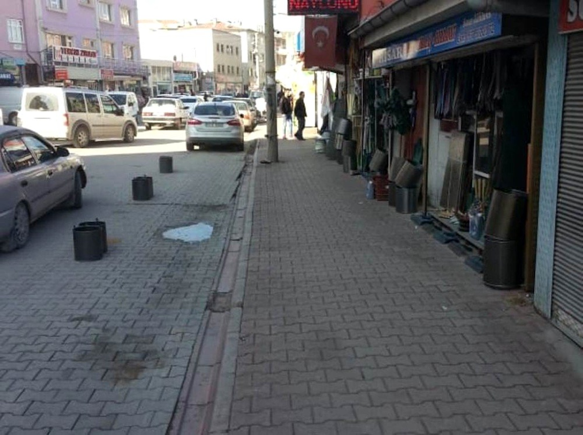 Ereğli\'de zabıta kaldırım işgaline geçit vermiyor