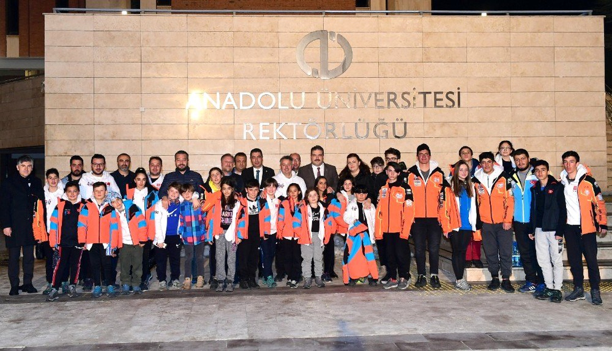 Erzurum Kayak Kulübü Başkanı Alaftargil, Rektör Çomaklı\'yı ziyaret etti
