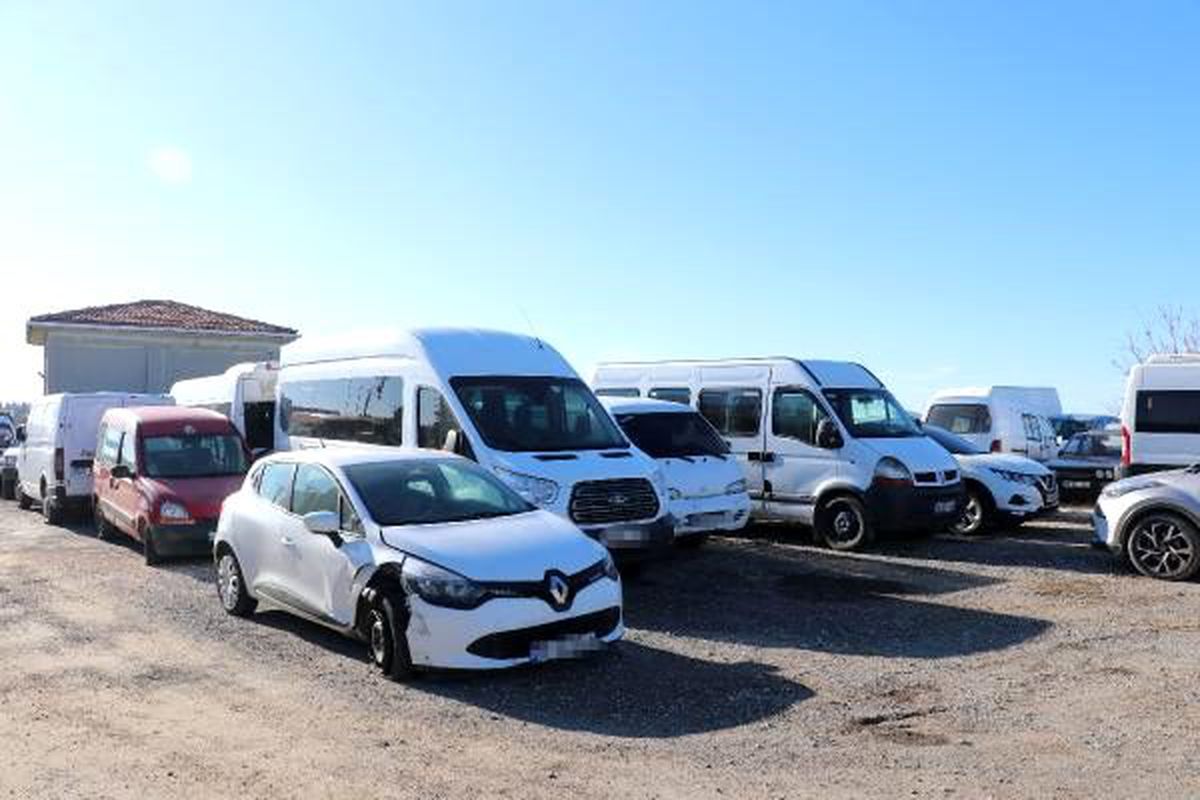 Göçmen kaçakçılığında kullanılan araçlar da yediemin otoparkında