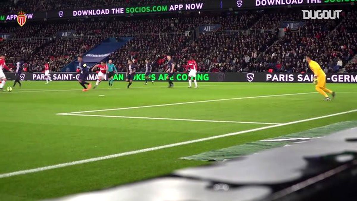 Islam Slimani\'nin PSG\'ye Golüne Yakın Çekim