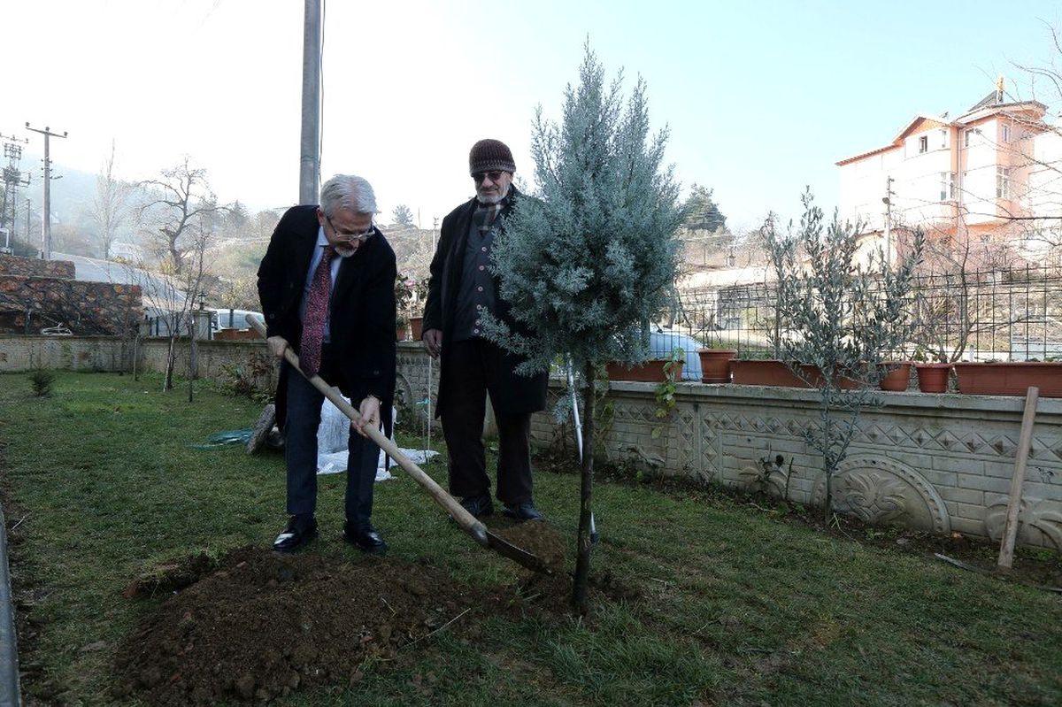 İsmet amca istedi, başkan evine götürdü