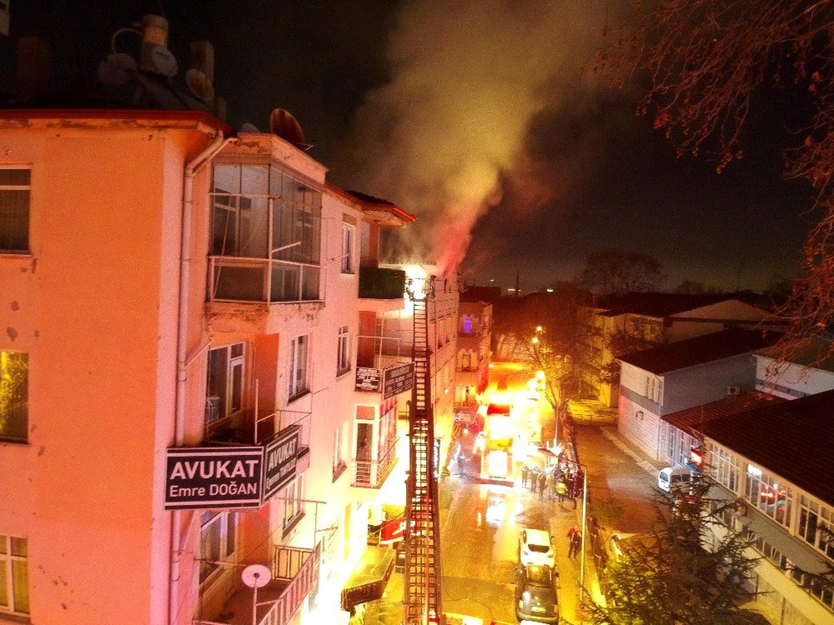 Isparta\'da öğrenci apartında korkutan yangın