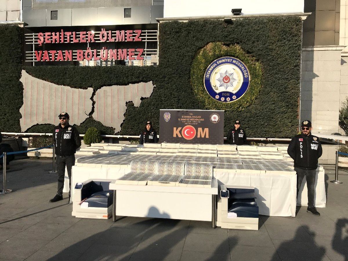 İstanbul\'da FETÖ bağlantılı sahte dolar operasyonu: 127 milyon dolar ele geçirildi