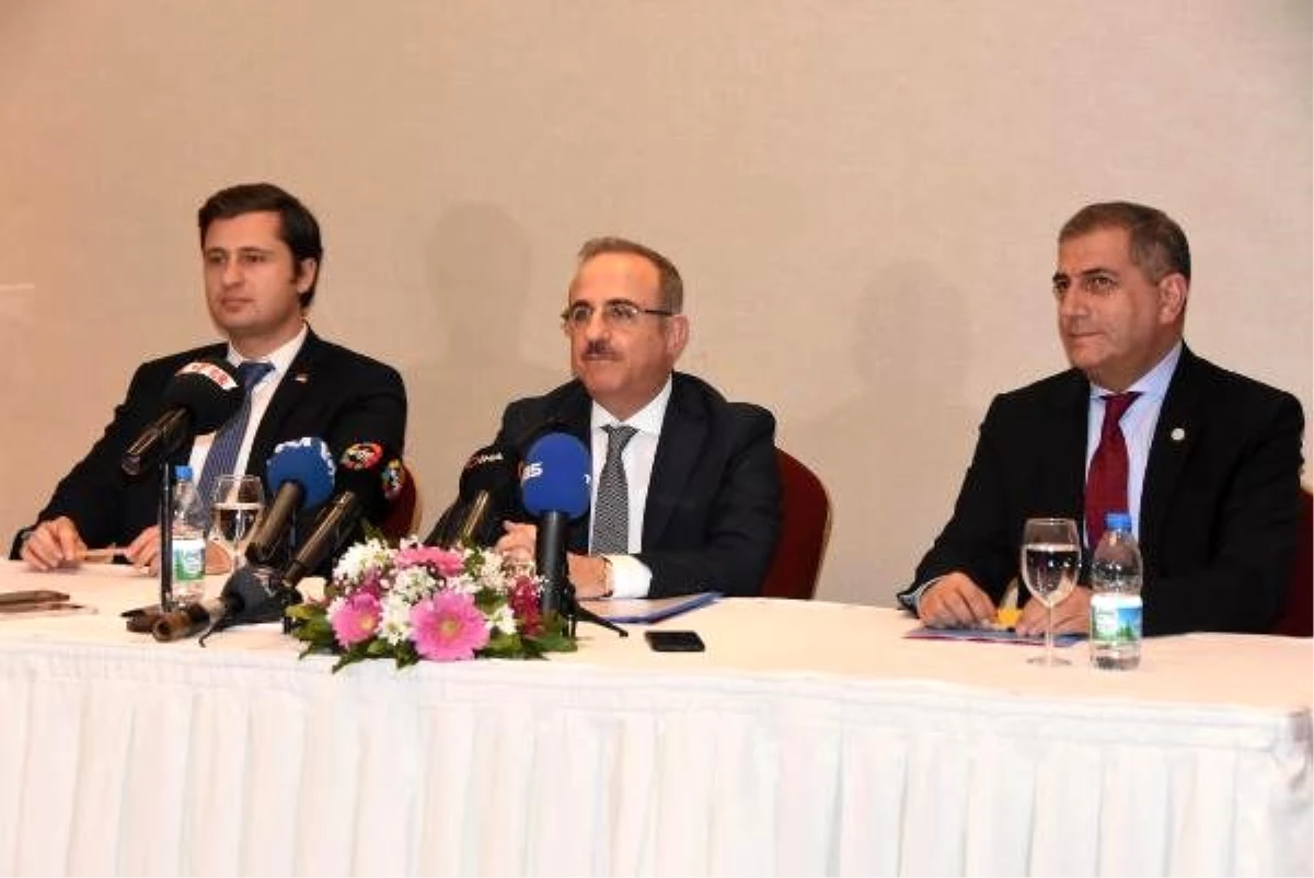 İzmir\'de siyasi parti il başkanları kentin sorunları için buluştu