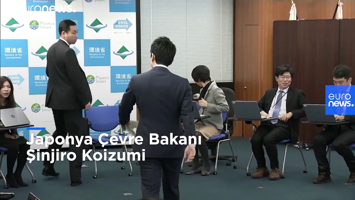 Japon Çevre Bakanı Koizumi erkeklere örnek olmak için 2 haftalık babalık iznine ayrılacak