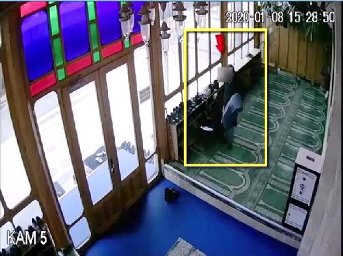 Kameradaki cami ve depodan hırsızlık şüphelileri yakalandı