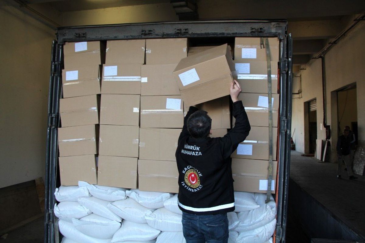 Kapıkule\'de 14 milyon 750 adet makaron ele geçirildi