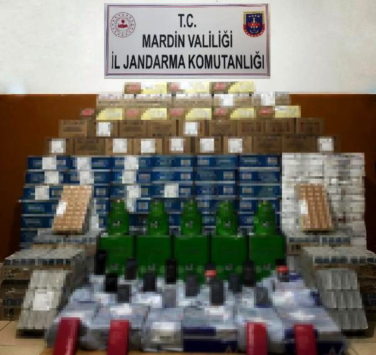 Kargo aracında 485 bin lira değerinde kaçak telefonu ele geçirildi
