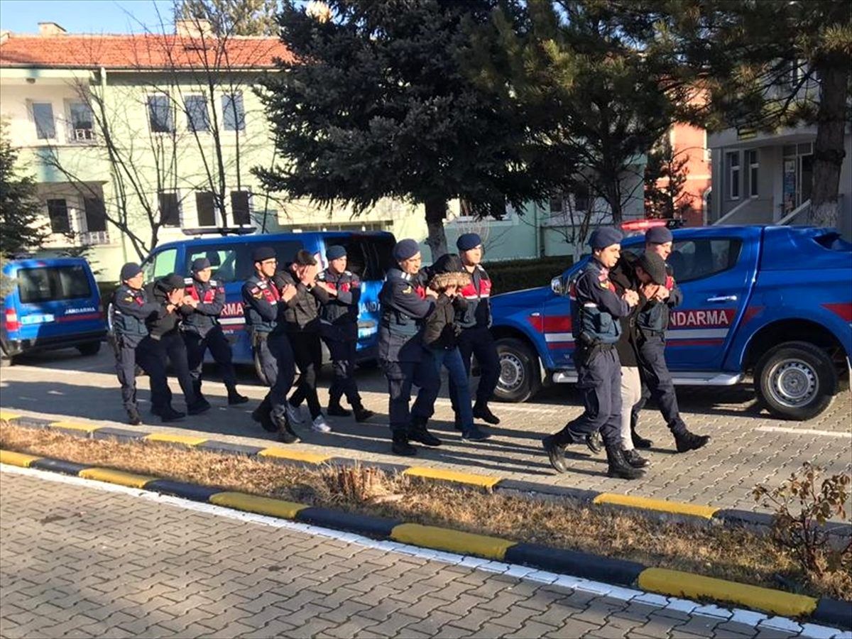 Kastamonu\'da evlerden hırsızlık yaptığı iddiasıyla 4 şüpheli yakalandı
