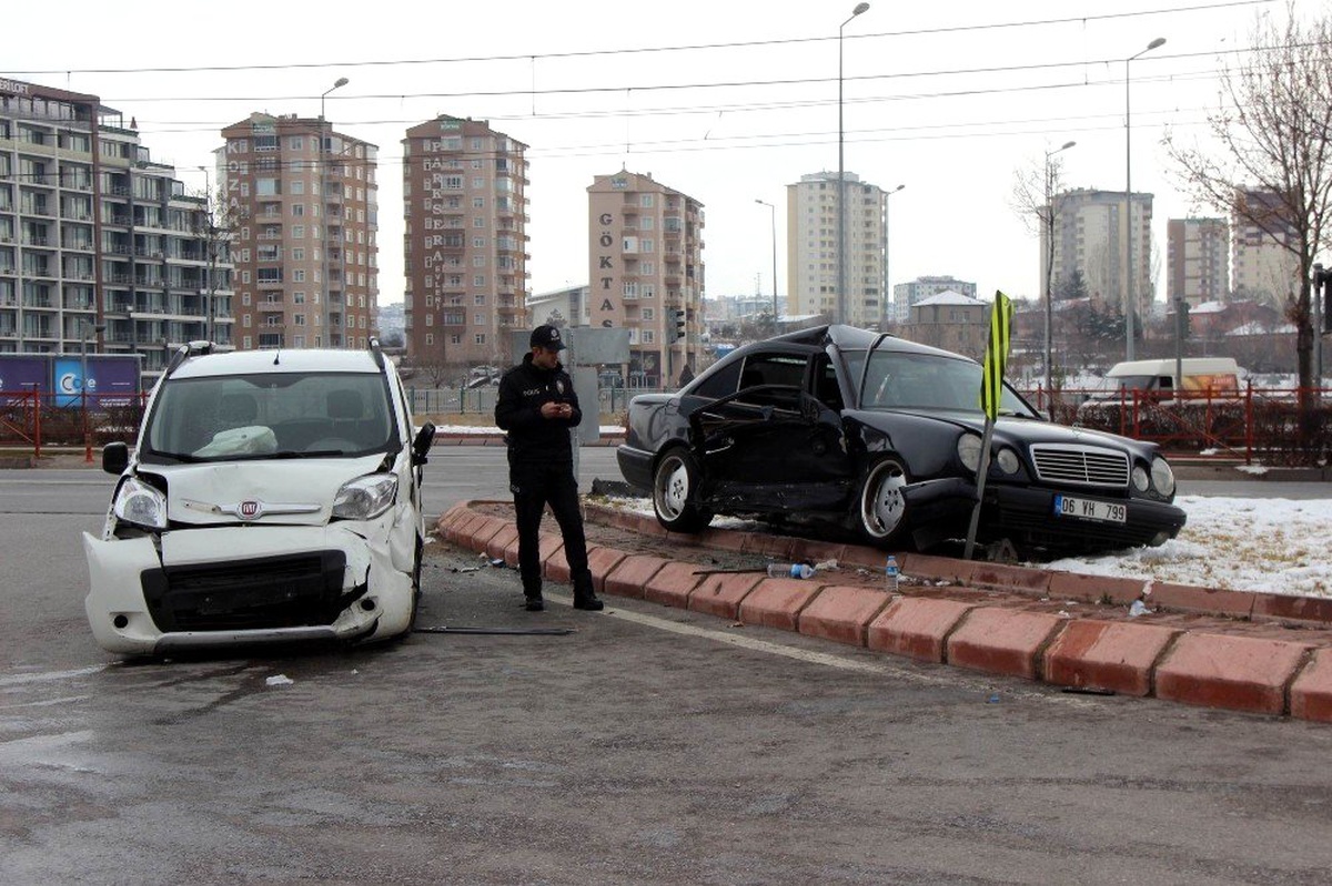 Kayseri\'de 2019 yılında 7 bin 184 trafik kazası meydana geldi