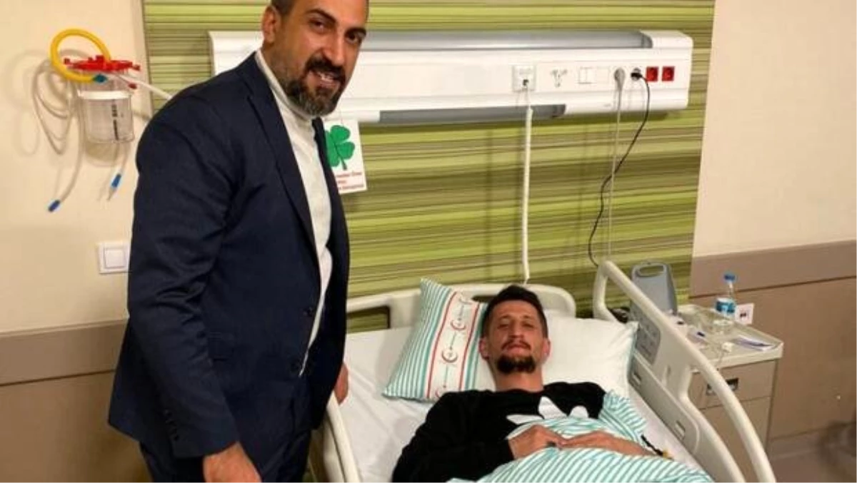 Kayserispor Kulübü Asbaşkanı Mustafa Tokgöz, tribünde yaralanan taraftarı ziyaret etti