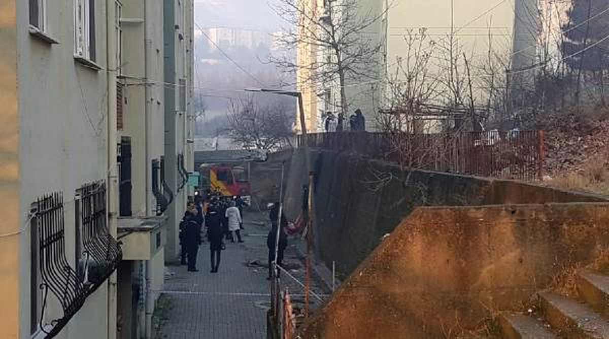 Kazakistan\'dan geldi, kendini astı