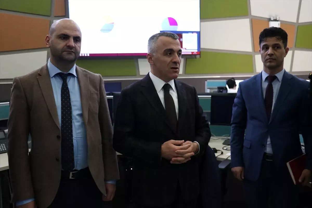 Kırklareli Valisi Bilgin 112 Acil Çağrı Merkezini ziyaret etti