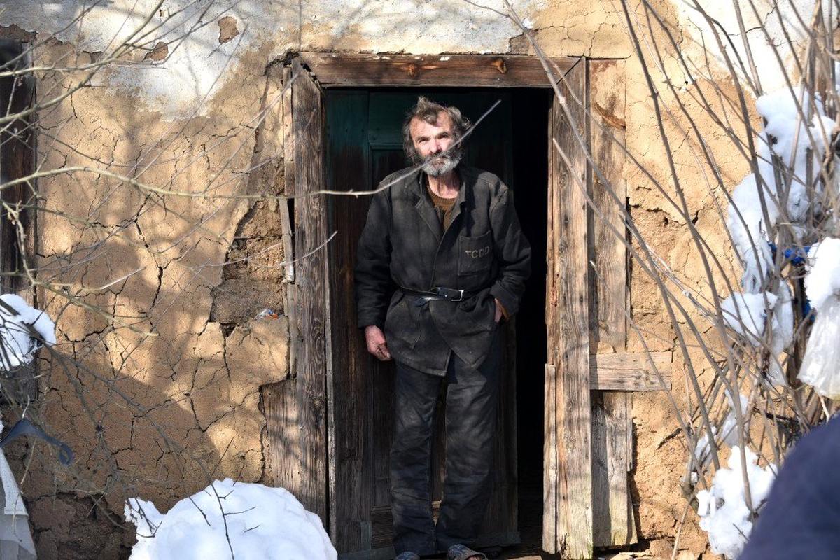 Köyde mahsur kalan 74 yaşındaki yaşlı adamı belediye ekipleri kurtardı