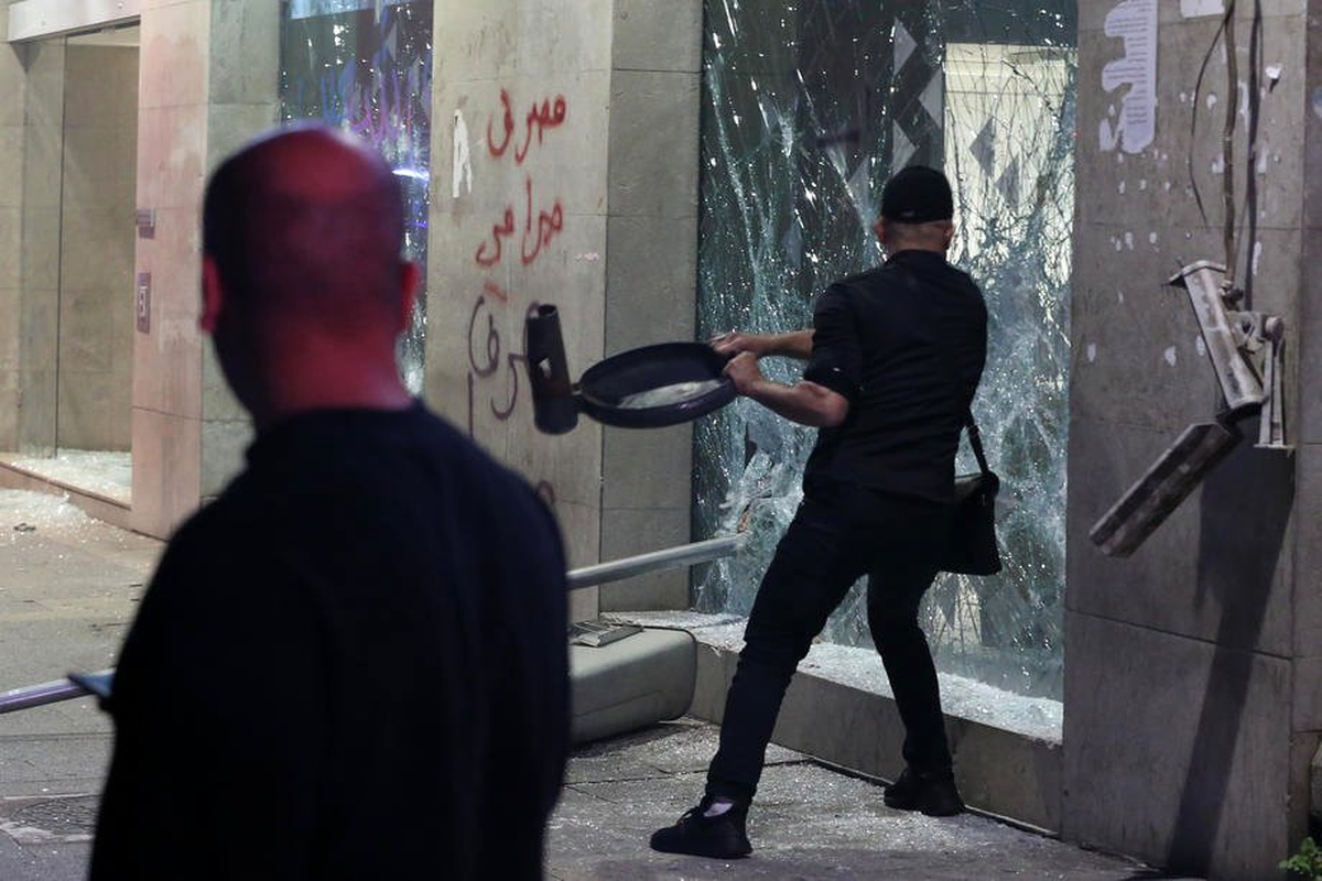 Lübnan polisinden Merkez Bankası önündeki gösteriye müdahale