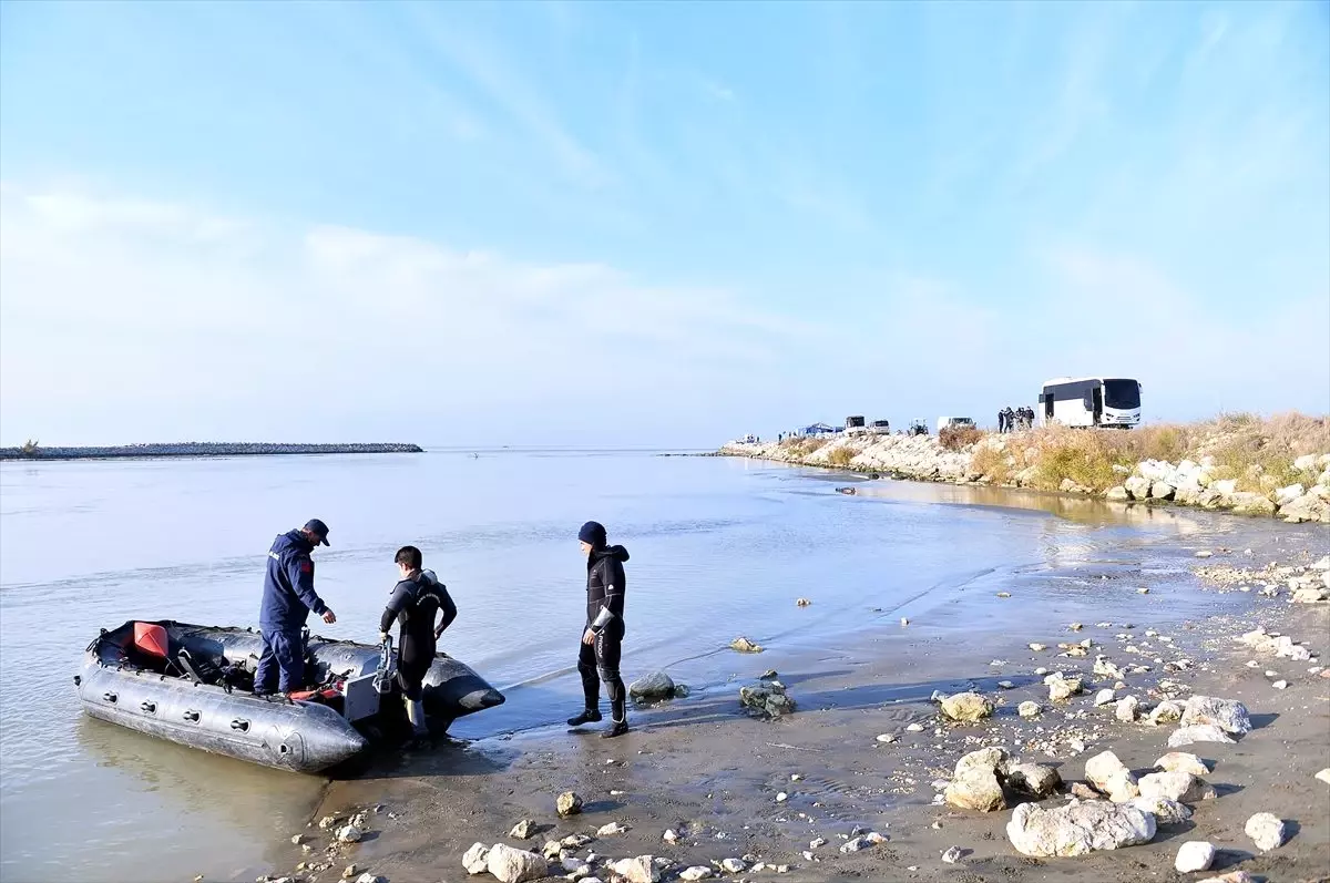 Mersin\'de denizde kaybolan iki bekçiyi arama çalışmaları sürüyor