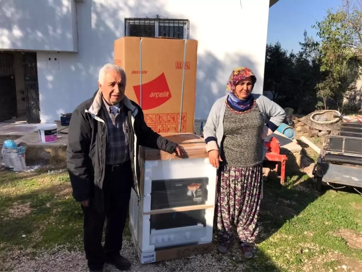 Mersin\'de yangında zarar gören aileye belediye destek verdi