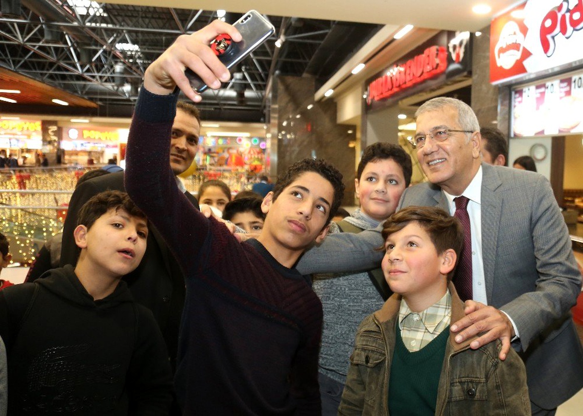 Mezitli Belediyesi, öğrencileri sinemayla buluşturdu