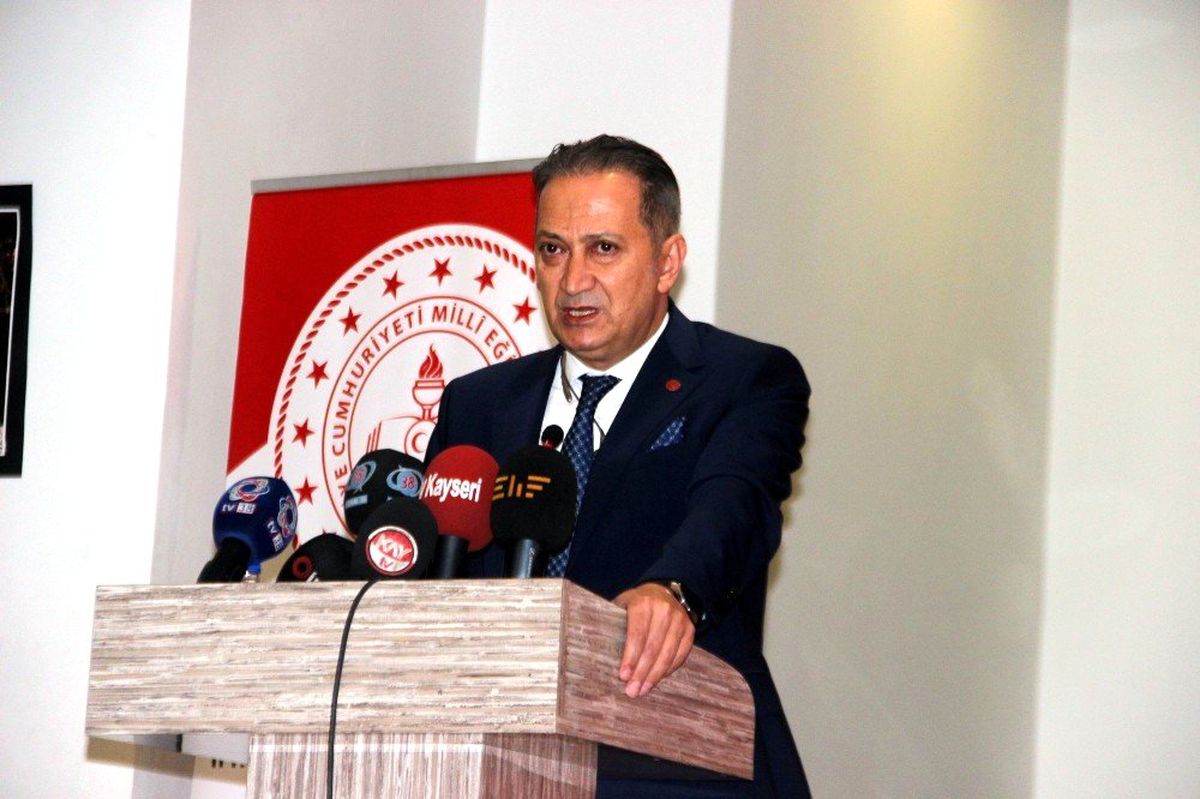 Milli Eğitim Müdürü Ekinci: "Türkiyemizin çağdaş dünyada yerini alabilmesi için yarışta başarılı...