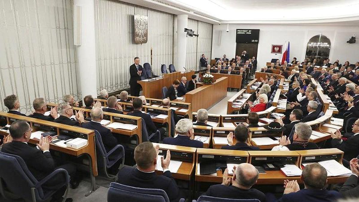 Polonya\'da devlet televizyonu Senato\'yu basın özgürlüğünü kısıtlamakla suçladı