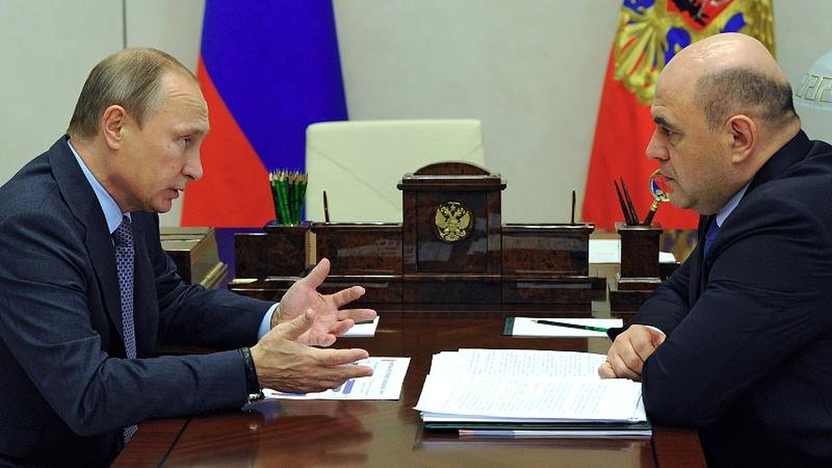 Rusya Başbakanı Dimitri Medvedev, hükümetin istifa edeceğini duyurdu