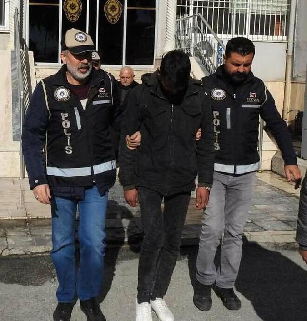 Sahte parayla yakalanan 2 zanlı tutuklandı
