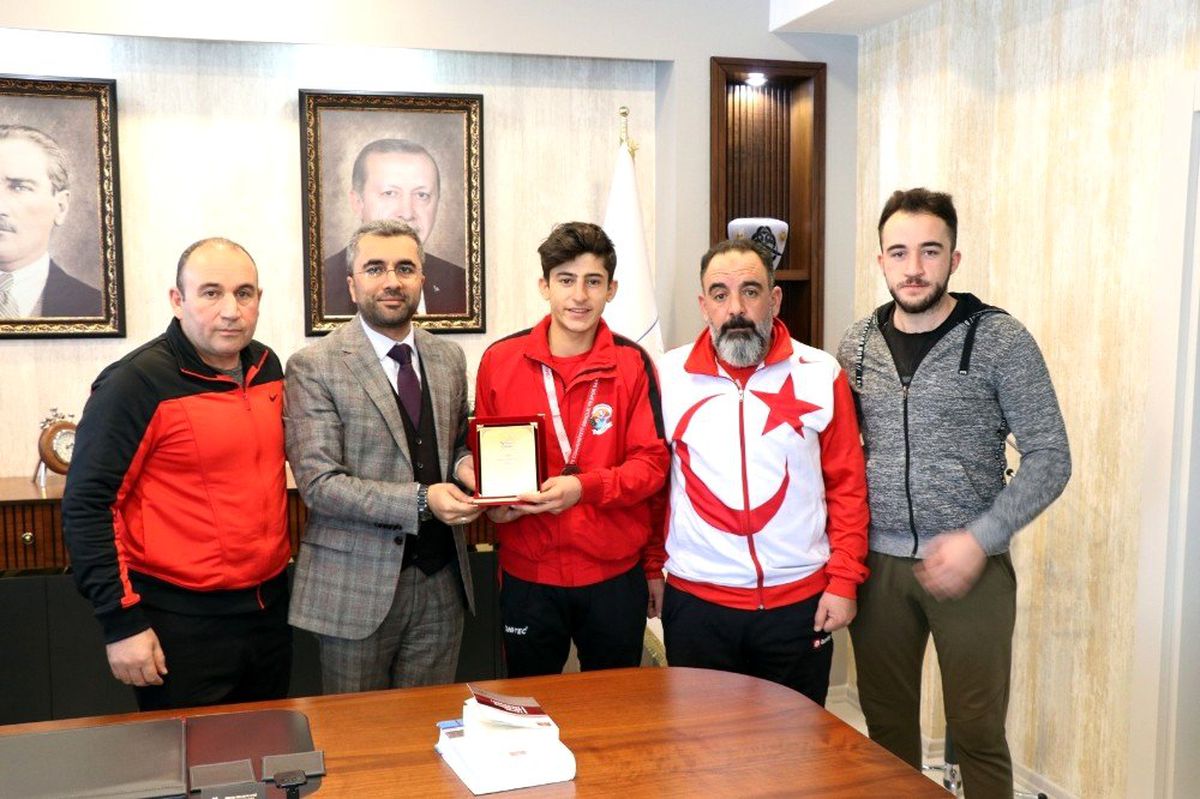 Şampiyon boksörden Başkan Say\'a teşekkür ziyareti