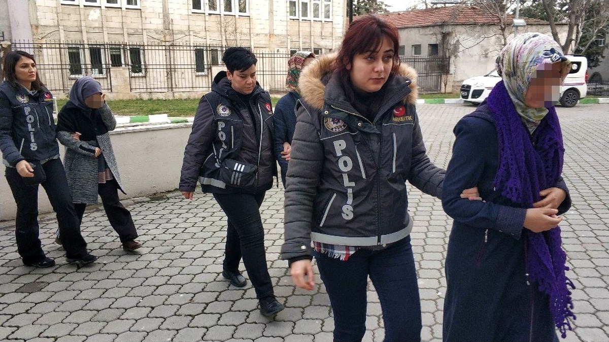 Samsun\'da FETÖ\'den 2 kişiye adli kontrol, 5 kişinin gözaltı süresi uzatıldı