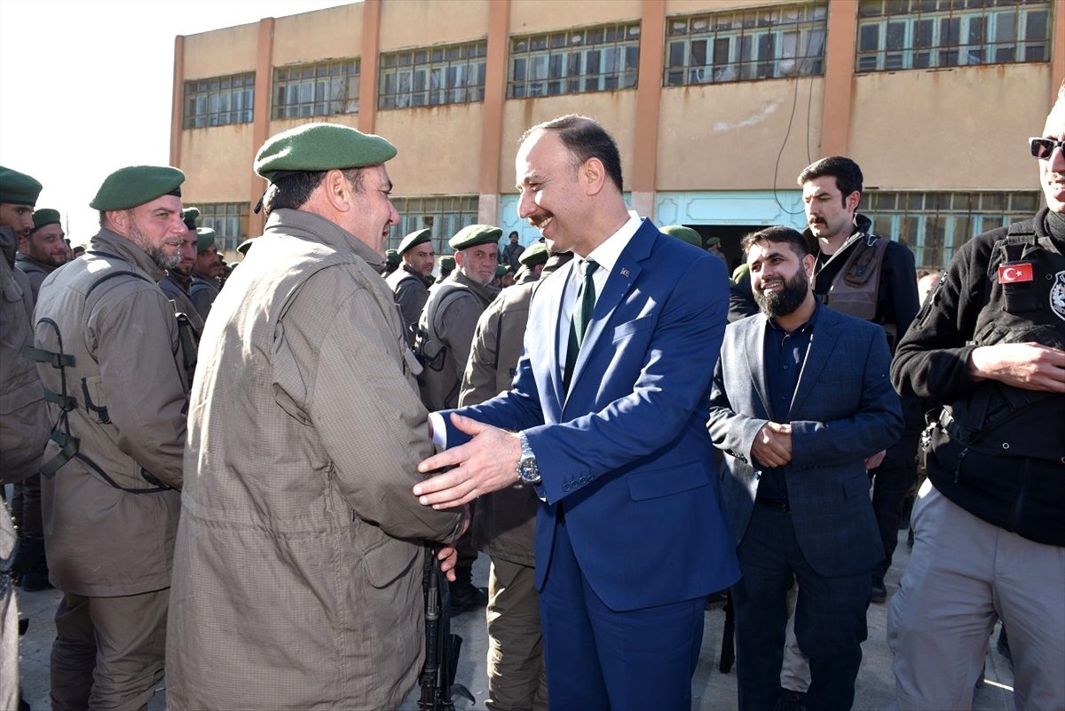 Şanlıurfa Valisi Erin Tel Abyad\'da yerel polis teşkilatını ziyaret etti