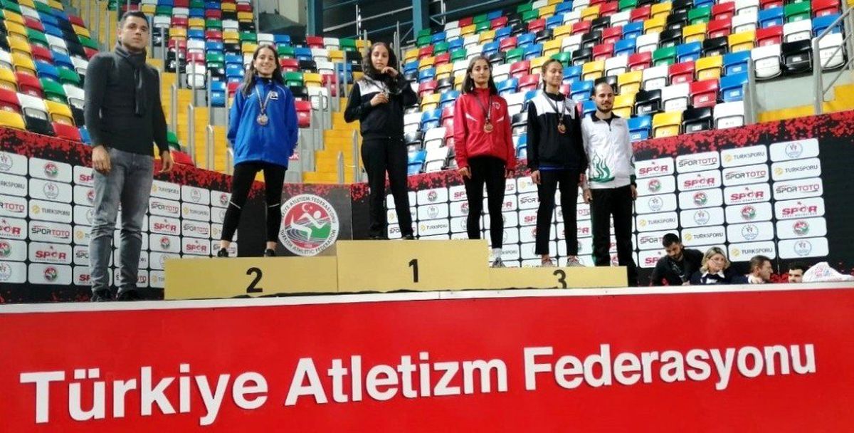 Tatar\'ın öğrencileri İstanbul\'dan 3 madalya ile döndü