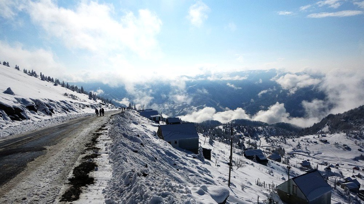 Trabzon yaylalarında kar manzaraları