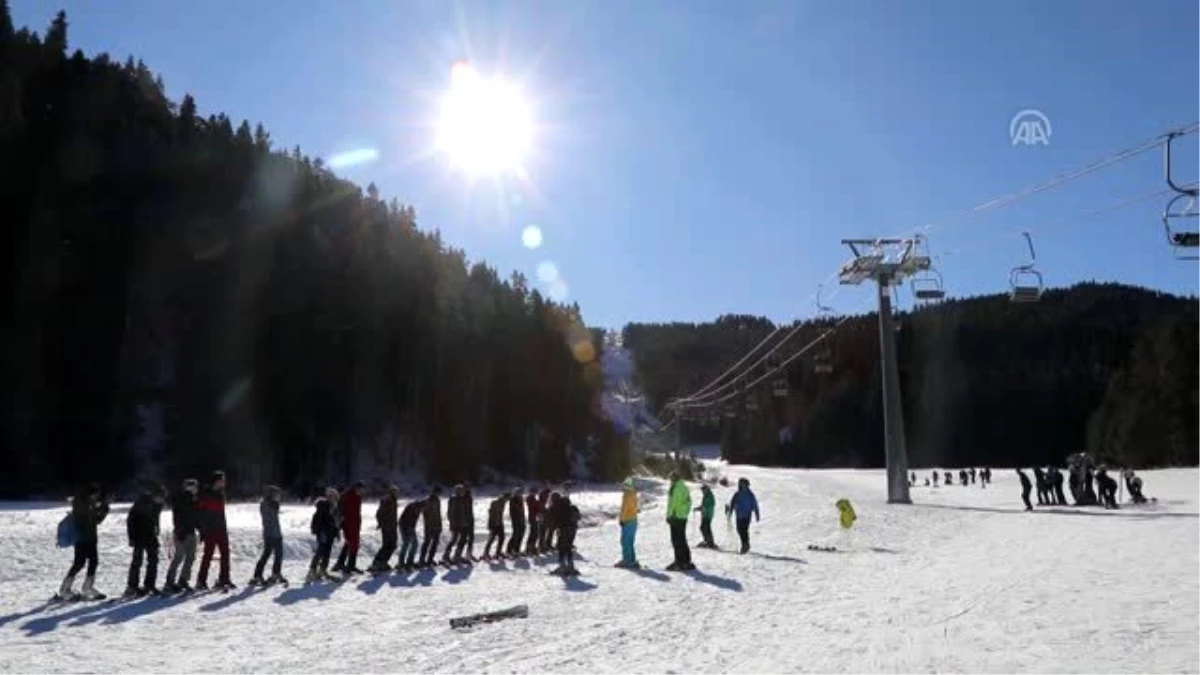 Üniversitelilere Yıldıztepe\'de kayak eğitimi