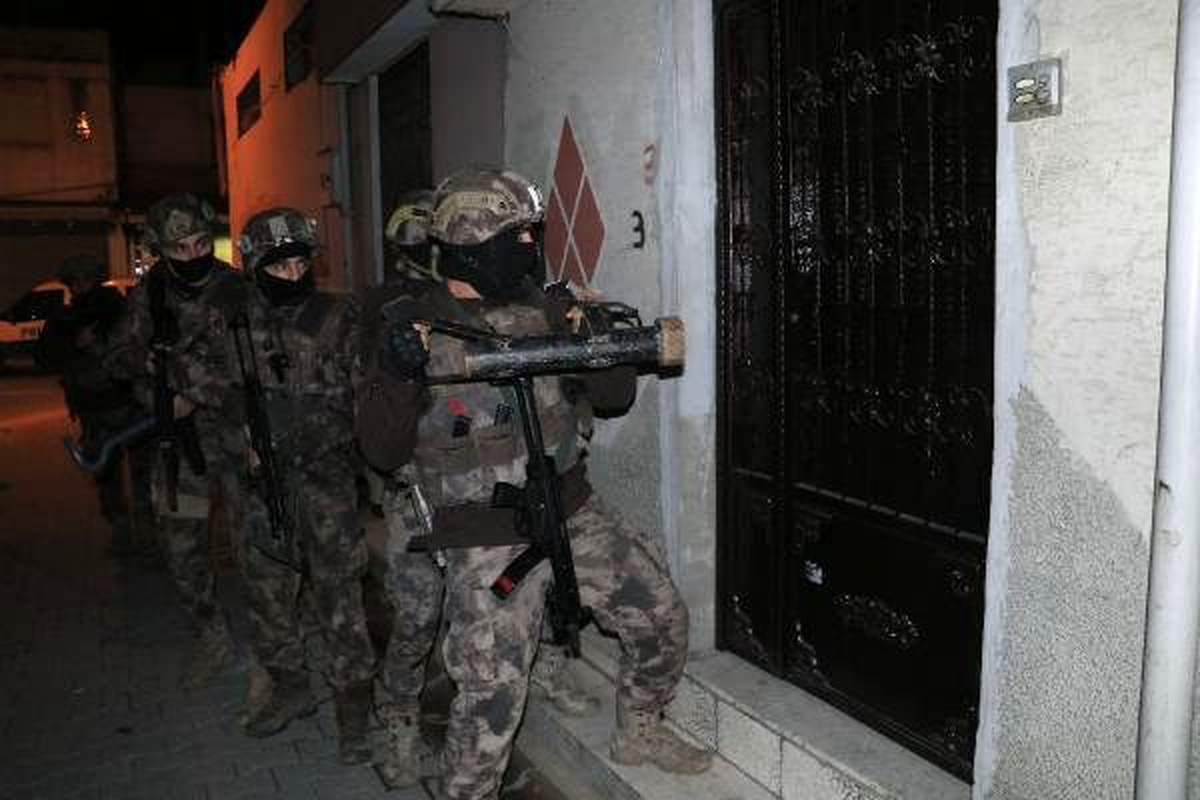 Uyuşturucu suçundan arananlara şafak operasyonu