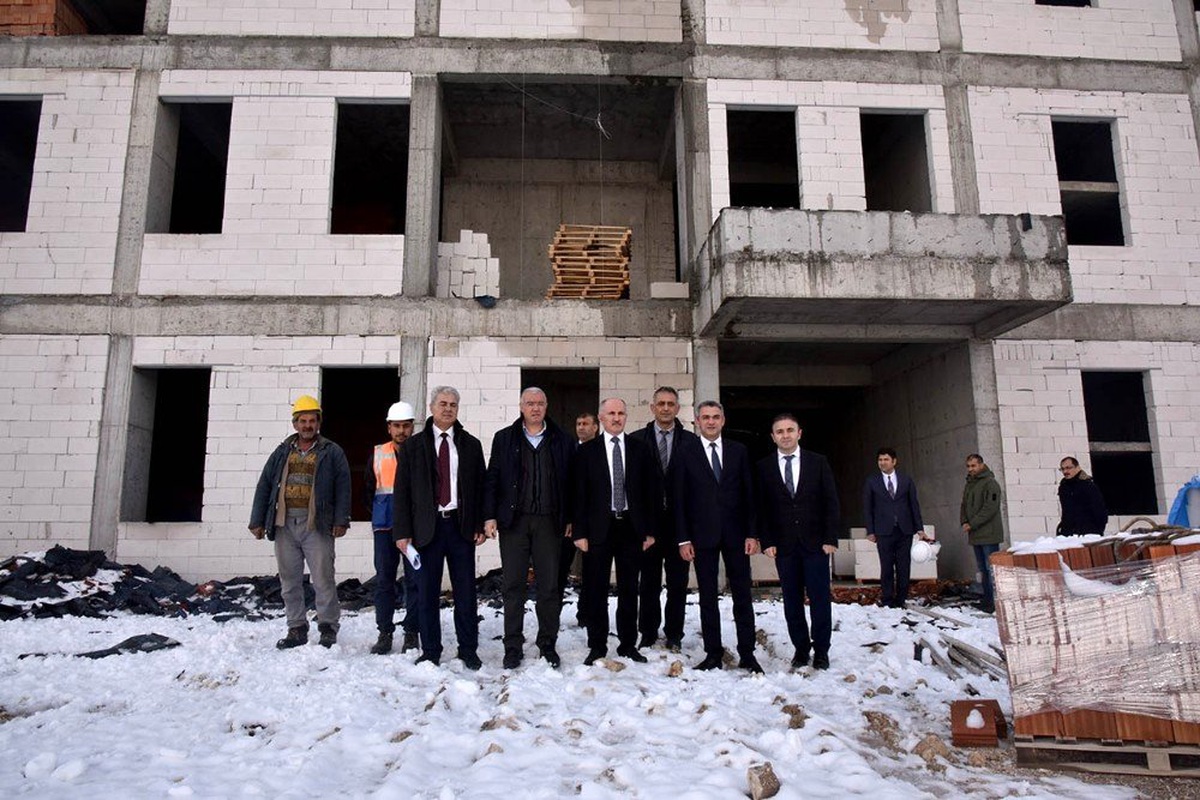 Vali Meral, sağlık kompleksinde incelemelerde bulundu