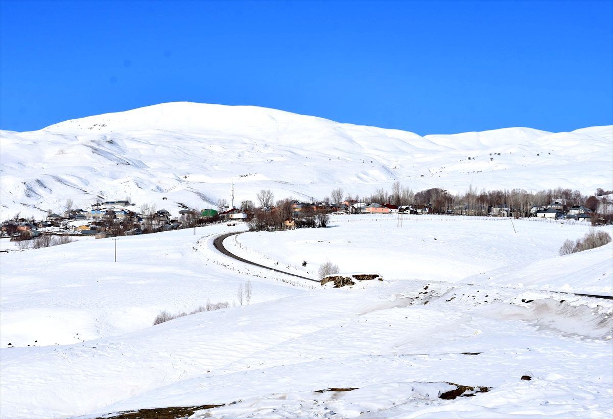 Van ve Bitlis\'te 156 yerleşim biriminin yolu açıldı