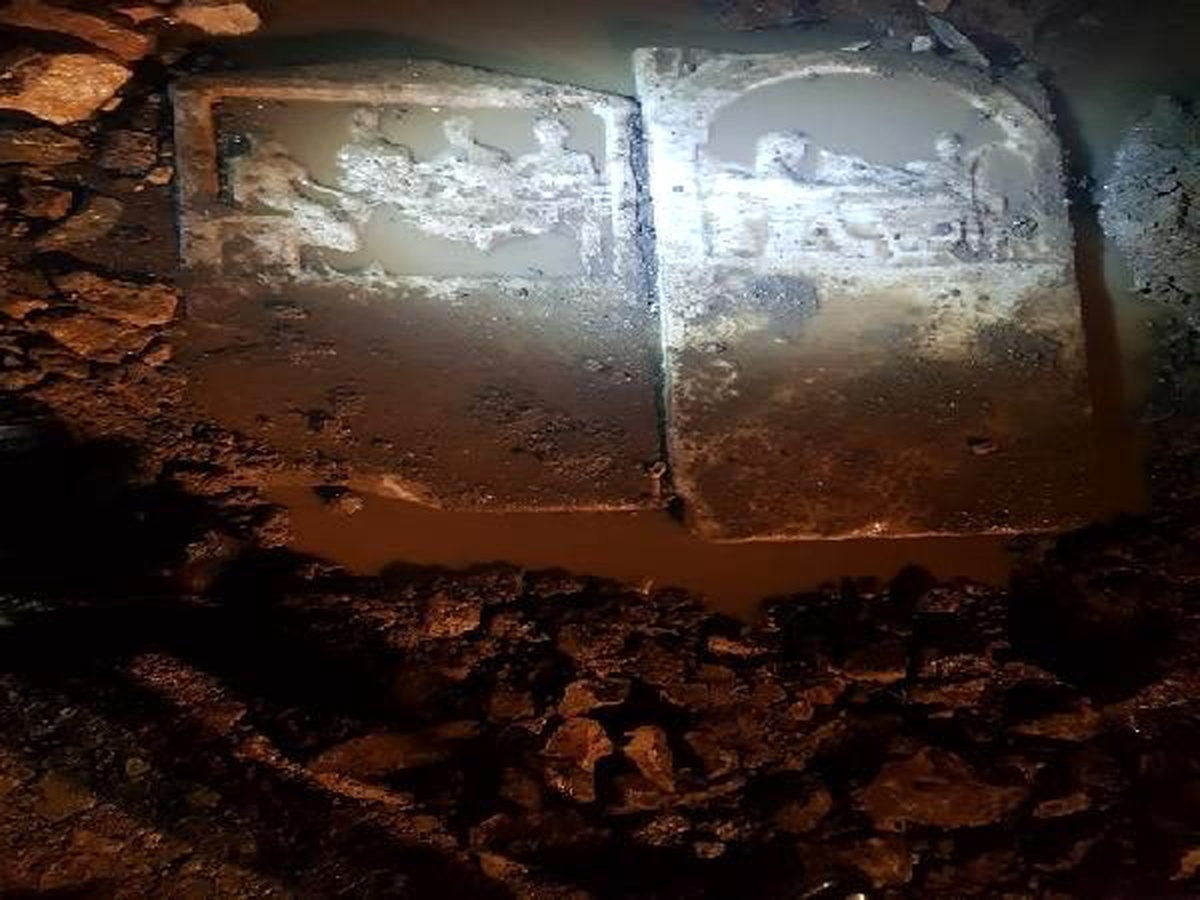 Yağmur suları, mezar stellerini ortaya çıkardı