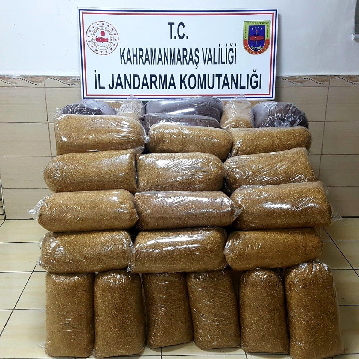 Yol kontrolünde 154 kilo kaçak tütün ele geçirildi
