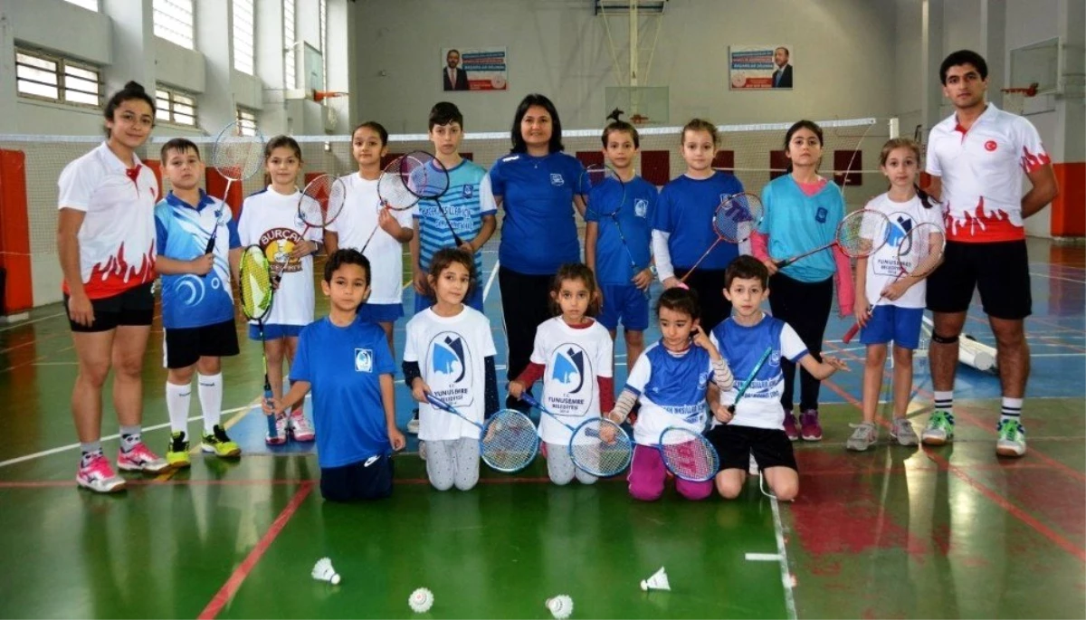 Yunusemre\'de badminton çalışmaları devam ediyor