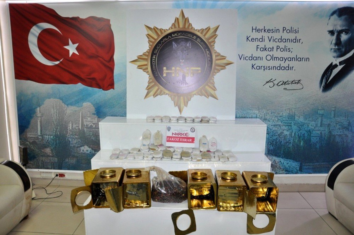 Zeytin tenekelerinden uyuşturucu çıktı